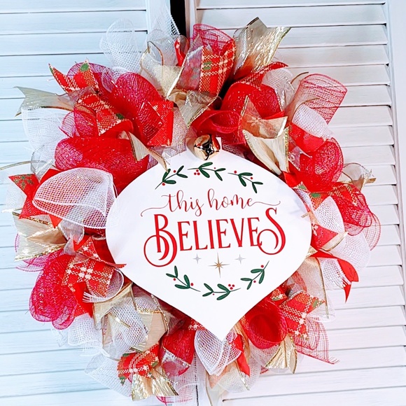🥳🎉HP🤗 HAND CRAFTED 22" DECO MESH CHRISTMAS WREATH/THIS HOME BELIEVES SIGN 22" - Picture 2 of 7
